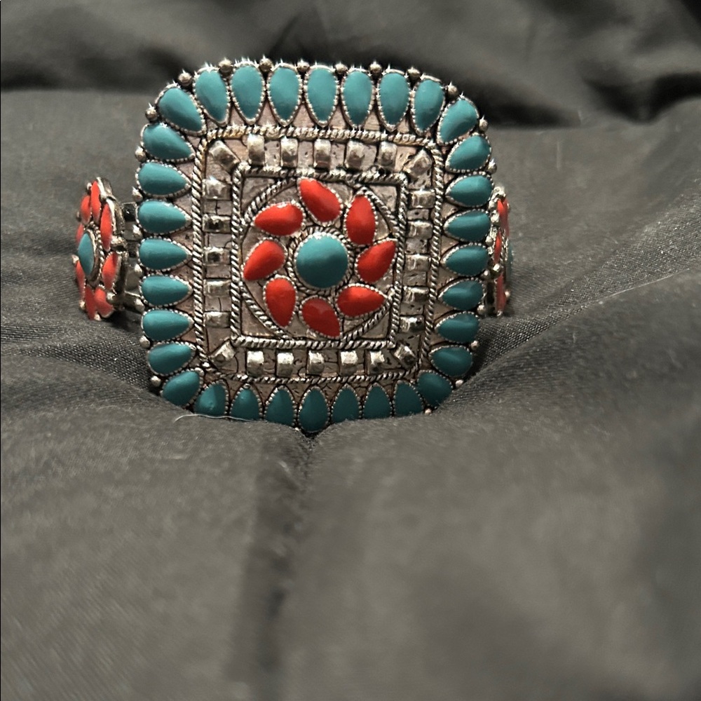 Turquoise and Red Statement Bracelet
The bracelet weight is 70 grams.